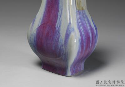 图片[3]-Vase with tubular handles and apricot leaf decoration in glaze imitating Jun ware, Qing dynasty, Qianlong reign (1736-1795)-China Archive